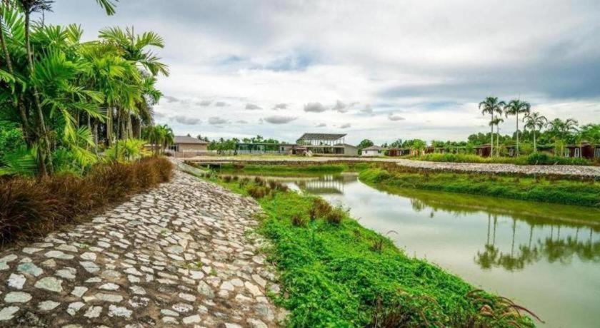 Prew Lom Chom Nam Resort Ban Phan Sadet Nok Exterior photo